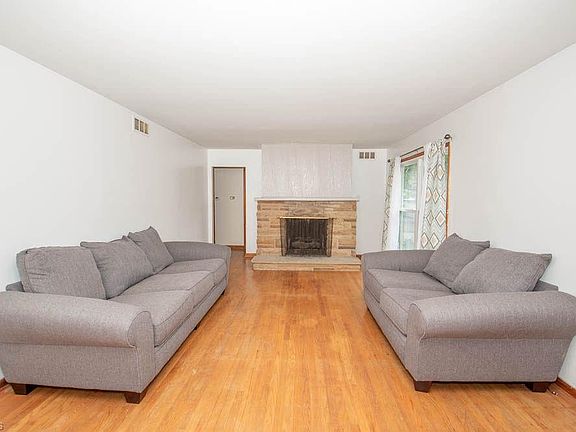 3rd image of 1374 Carole Dr