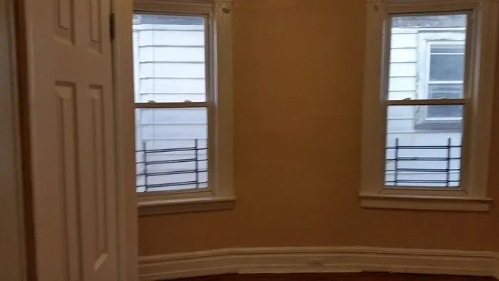 4 bed, 1.0 bath, 1300 sqft, $2,995 — Photo 3