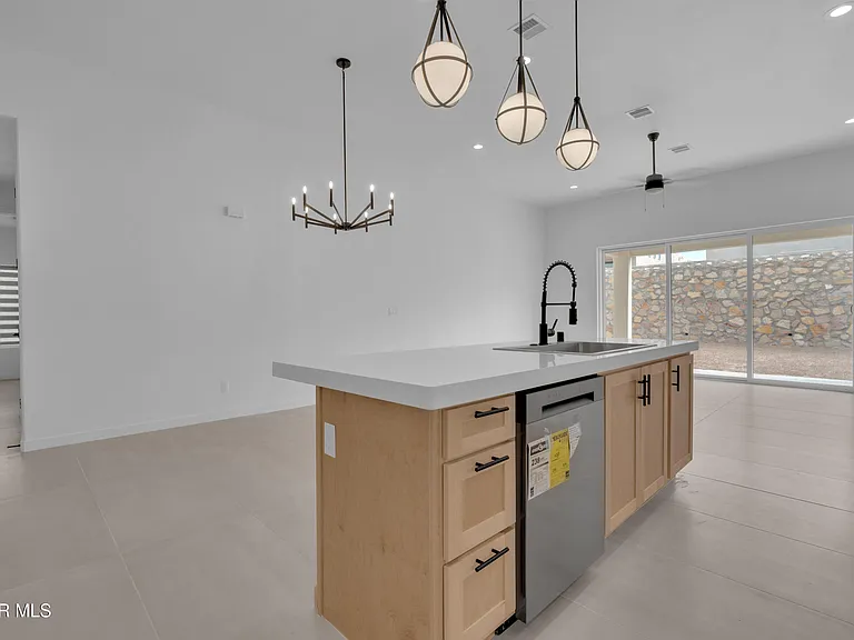 12825 Middlesbrough Ave — Photo 12