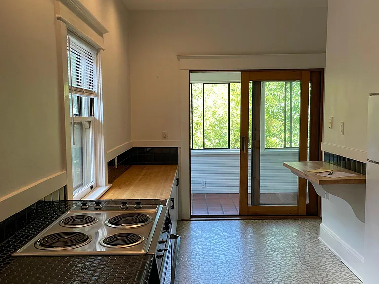 1921 NE 13th Ave — Photo 11