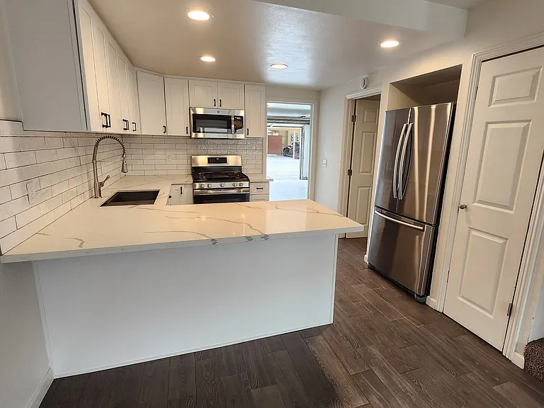 324 W Chestnut Ave — Photo 4