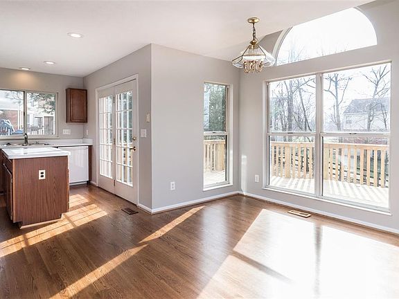 5th image of 1855 Grovepointe Dr