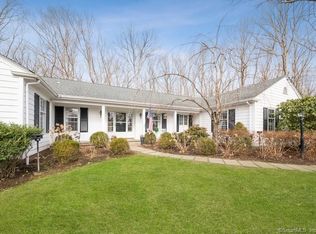 110 Chestnut Hill Ln, Stamford, CT 06903
