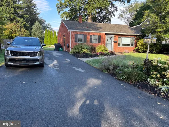 1882 Manor Ridge Dr, Lancaster, PA 17603