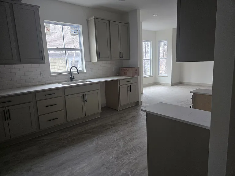 815 6th St SE #2 — Photo 3