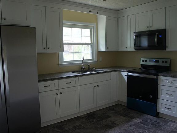 3rd image of 1007 Lockett Dr