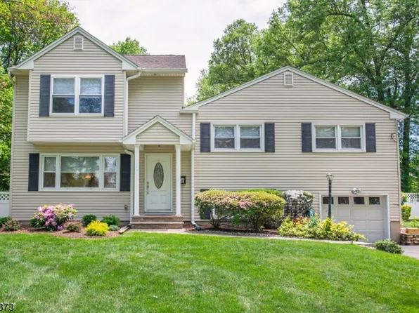 38 Passaic Ave, Roseland Boro, NJ 07068