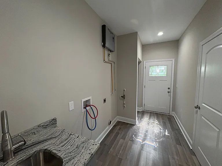 6 Herring Ave — Photo 7