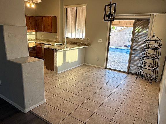 4th image of 8823 E Fairbrook St