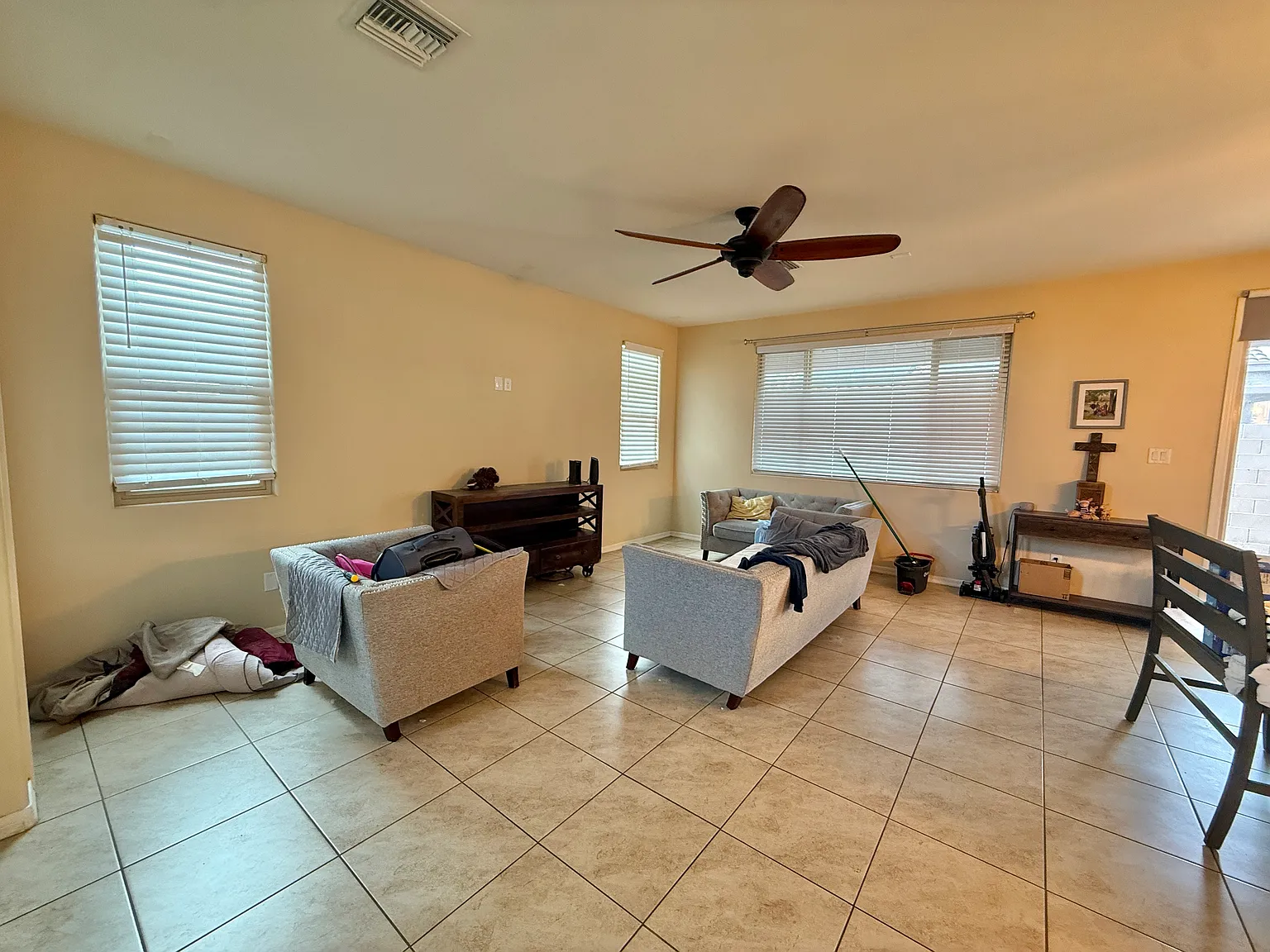 4 bed, 2311 sqft, $2,000 — Photo 3