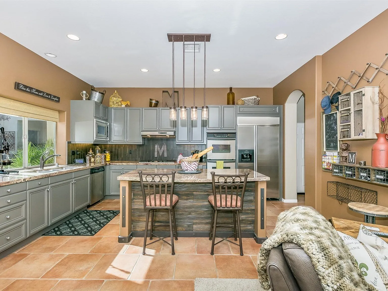 4 bed, 3346 sqft, $8,000 — Photo 4