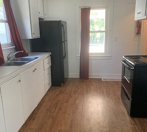 5th image of 735 Hutchinson St