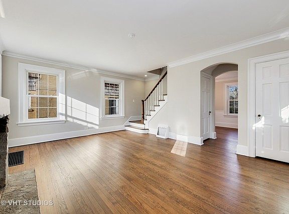 3rd image of 921 Pleasant Ave