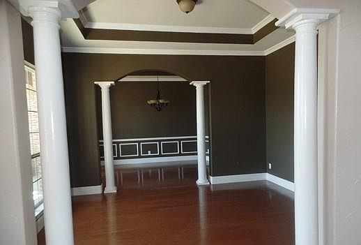 3rd image of 1221 Primrose Ct