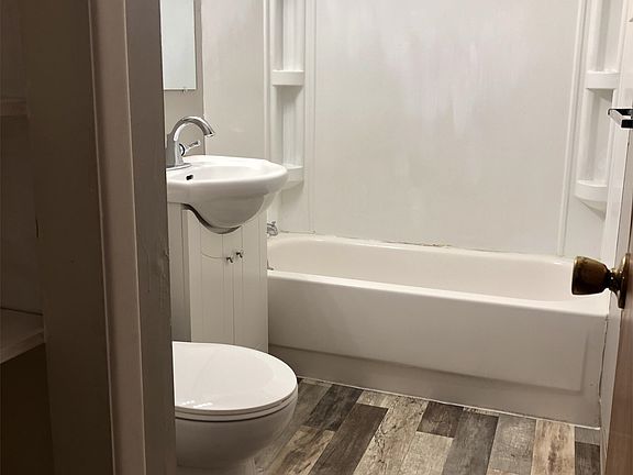 5th image of 501 W Saunders Ave APT 6