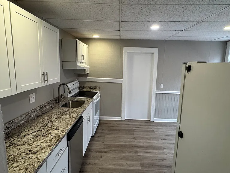 135 Lafayette Sq — Photo 18