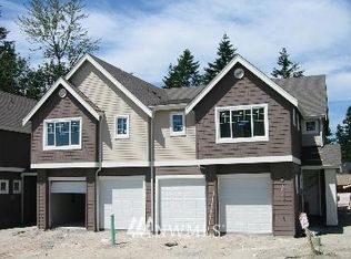 3930 Bldg 5 Northeast Cir #4, Renton, WA 98056