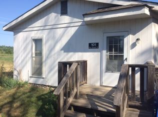 101 E 7th St, Tonganoxie, KS 66086