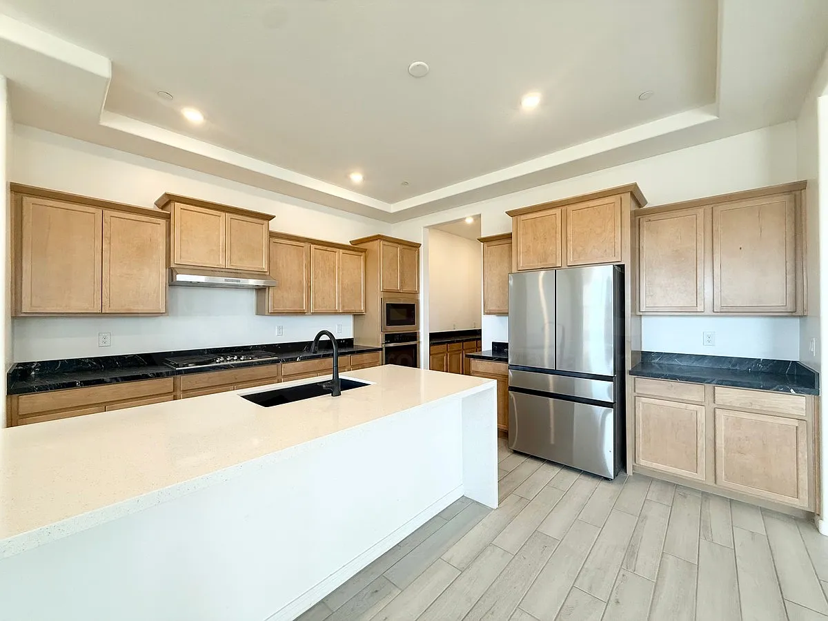 4 bed, 3.5 bath, 3232 sqft, $3,200 — Photo 3