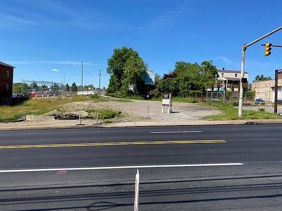 4th image of 529 Lincoln Hwy