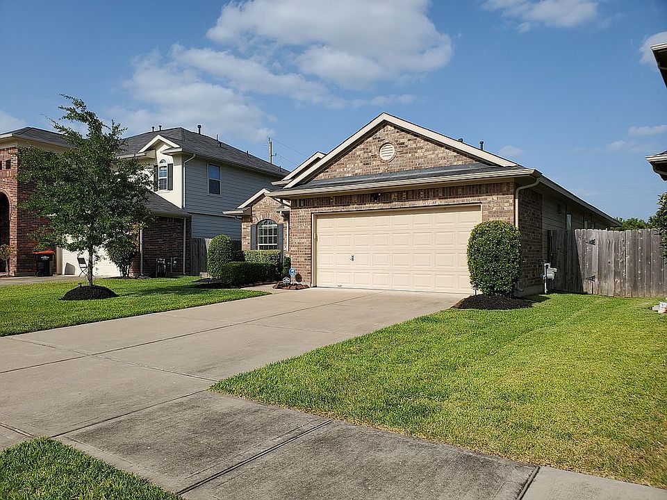 2nd image of 21134 Sierra Bend Dr
