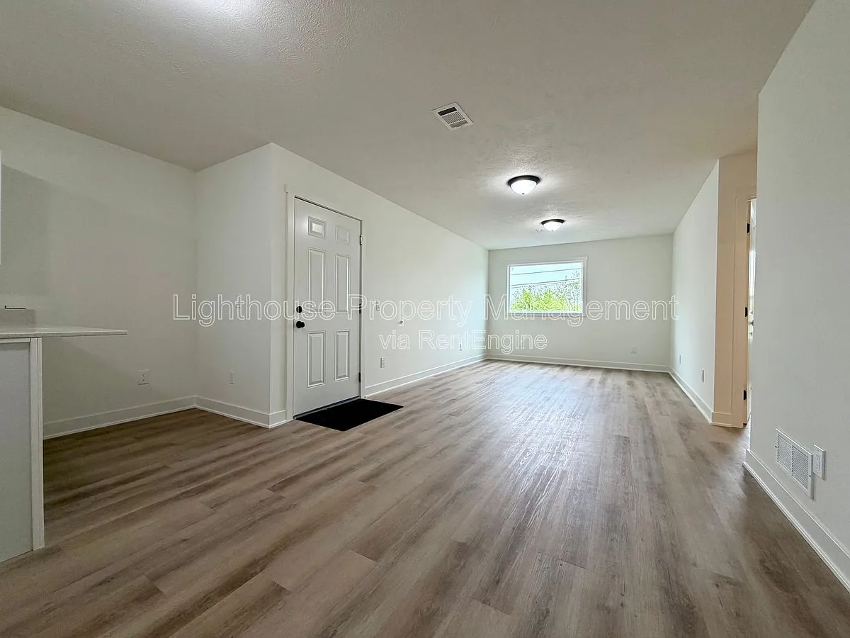 Building Photo - 310 Allen Ave #2