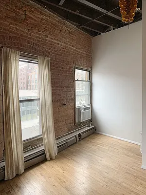 Rented by Ozymandius Realty | media 32