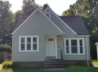 952 Elbon Rd, Cleveland Heights, OH