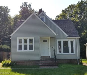 952 Elbon Rd, Cleveland Heights, OH, 44121