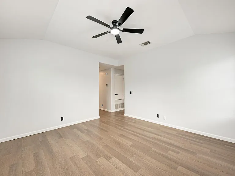 125 Holland St — Photo 23