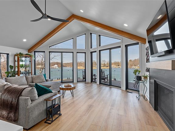 3rd image of 15052 N 16th Ave