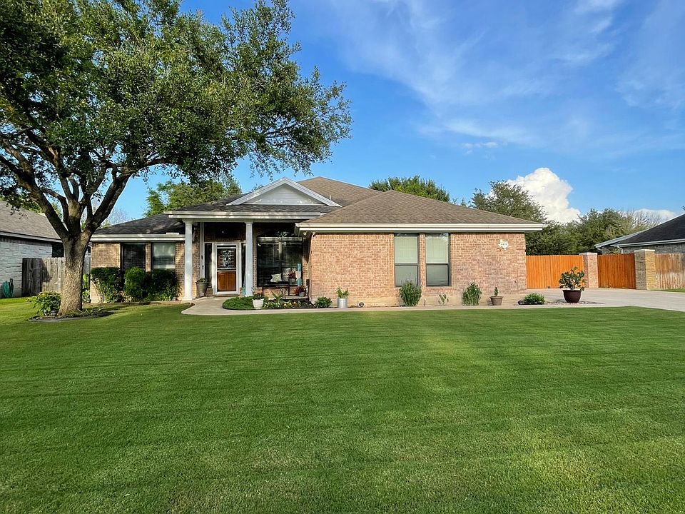 1st image of 4404 Pinehurst Dr