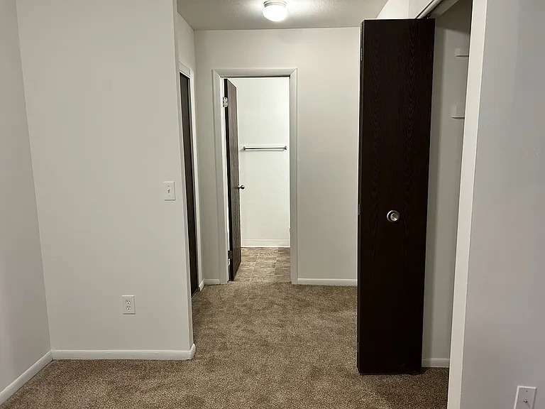 Charter Oaks Apartments — Photo 53