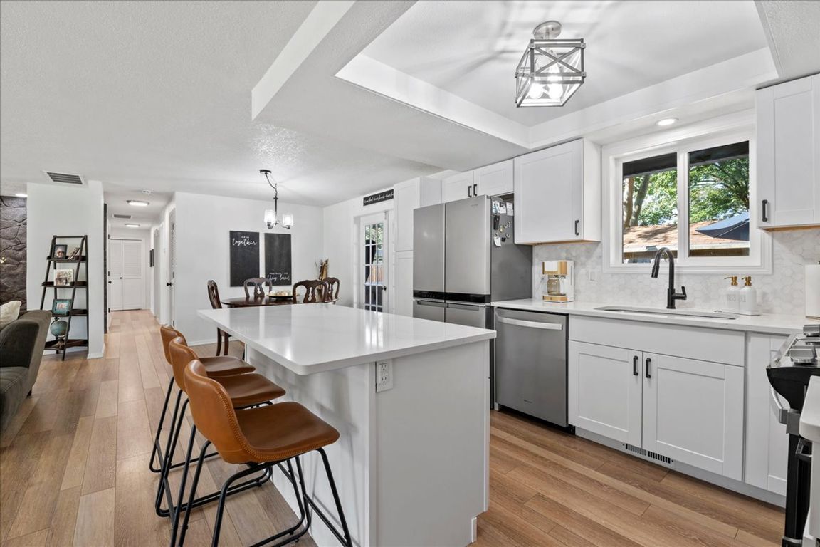 next background image