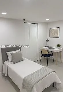 2625 Collins Ave #1110 — Photo 7