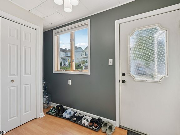 4th image of 471 Harding Ave