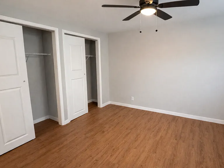 Large bedroom with ensuite bathroom and 2 spacious closets