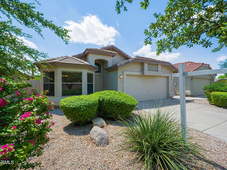 3827 E Monona Dr — Photo 1
