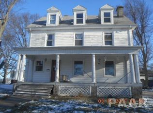 201 W Burton Ave, Eureka, IL