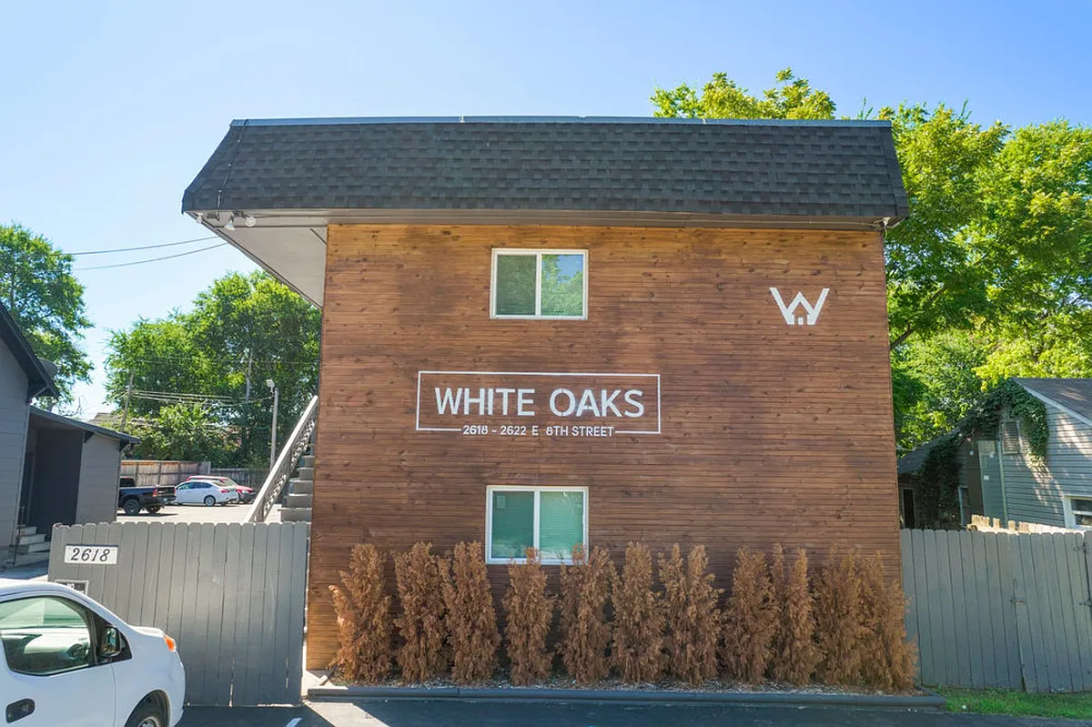 Building Photo - White Oaks Apartments