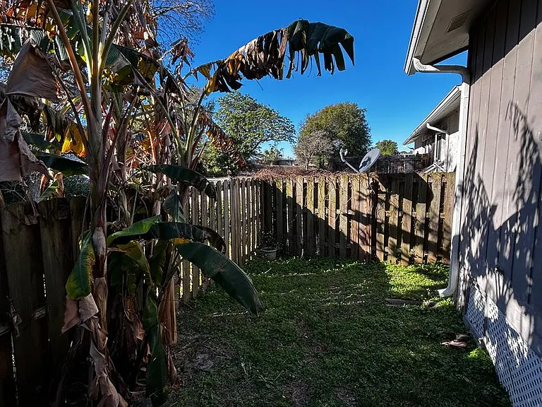 1007 W 11th Ct — Photo 15