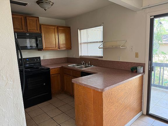 2nd image of 2811 SW Archer Rd APT J82