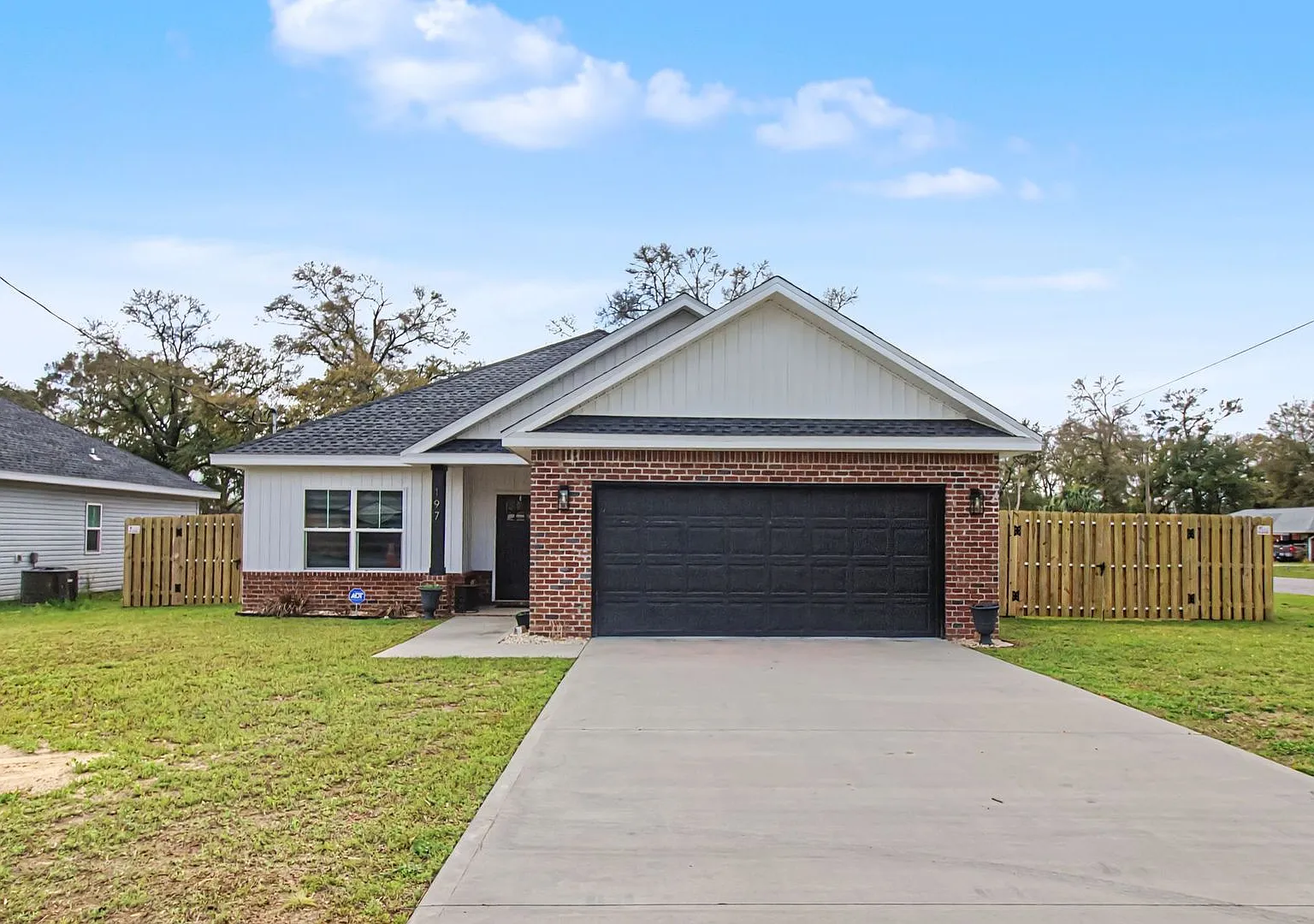 3 Bedroom in Crestview!! — Photo 1