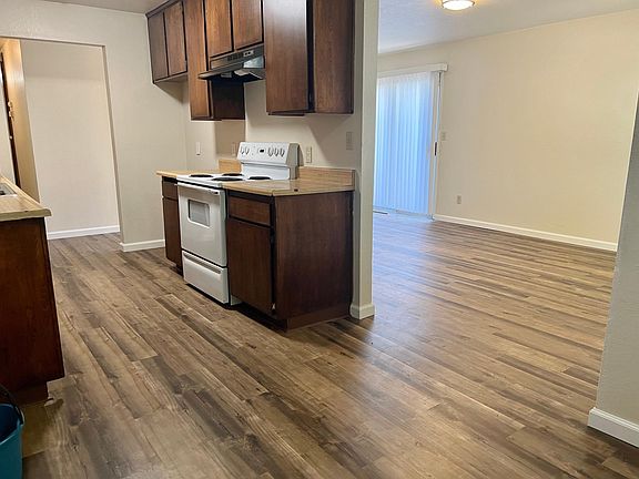 2nd image of 632 Redwood Ave