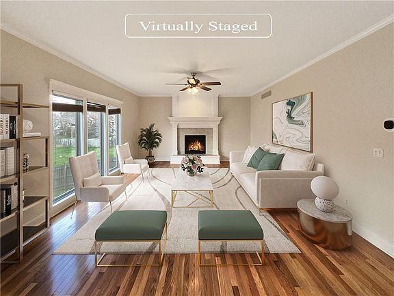 2nd image of 521 NE Cumberland Dr