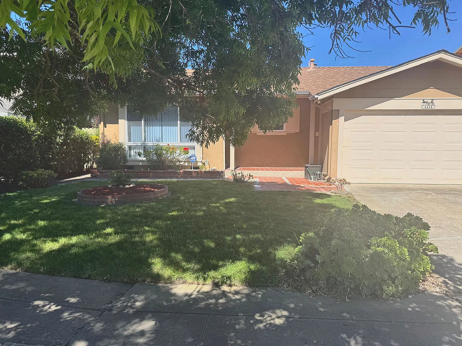 4 bed, 1427 sqft, $4,100 — Photo 2