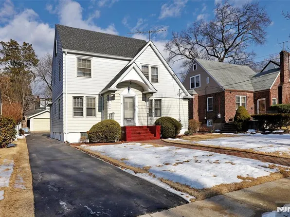 247 Everett Pl, Englewood, NJ 07631