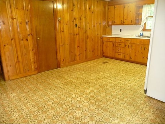 5th image of 105 Paul Wade Dr