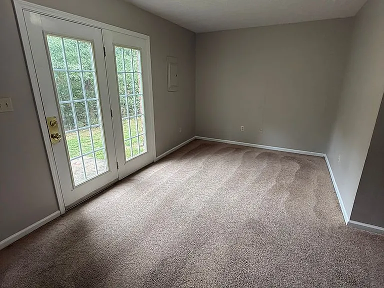 148 W Peach St — Photo 17