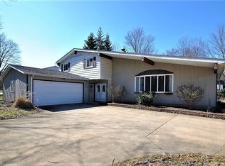 17646 Merry Oaks Trl, Chagrin Falls, OH 44023